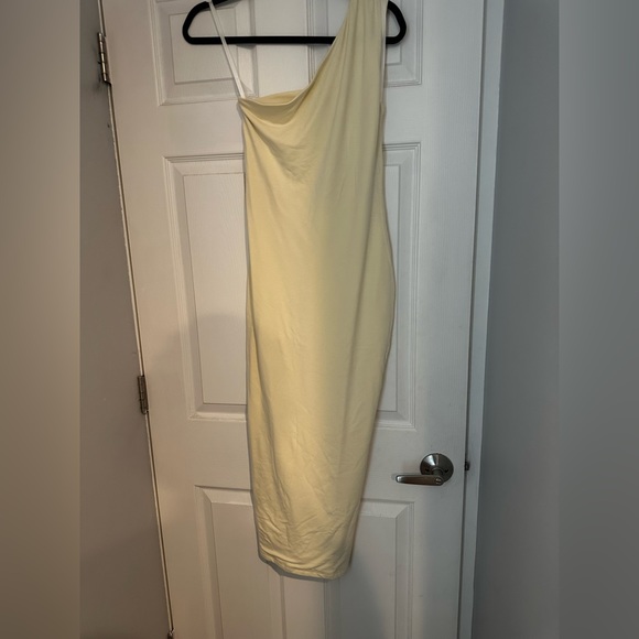 JLUX Label BUTTERCREAM Meara One Shoulder Dress - XL - Picture 5 of 8